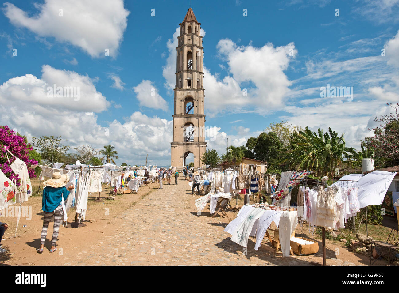 La torre a Manaca Iznaga canna da zucchero piantagione in estate la Valle de los Ingenios (Valle dei Mulini di zucchero), Cuba. Foto Stock