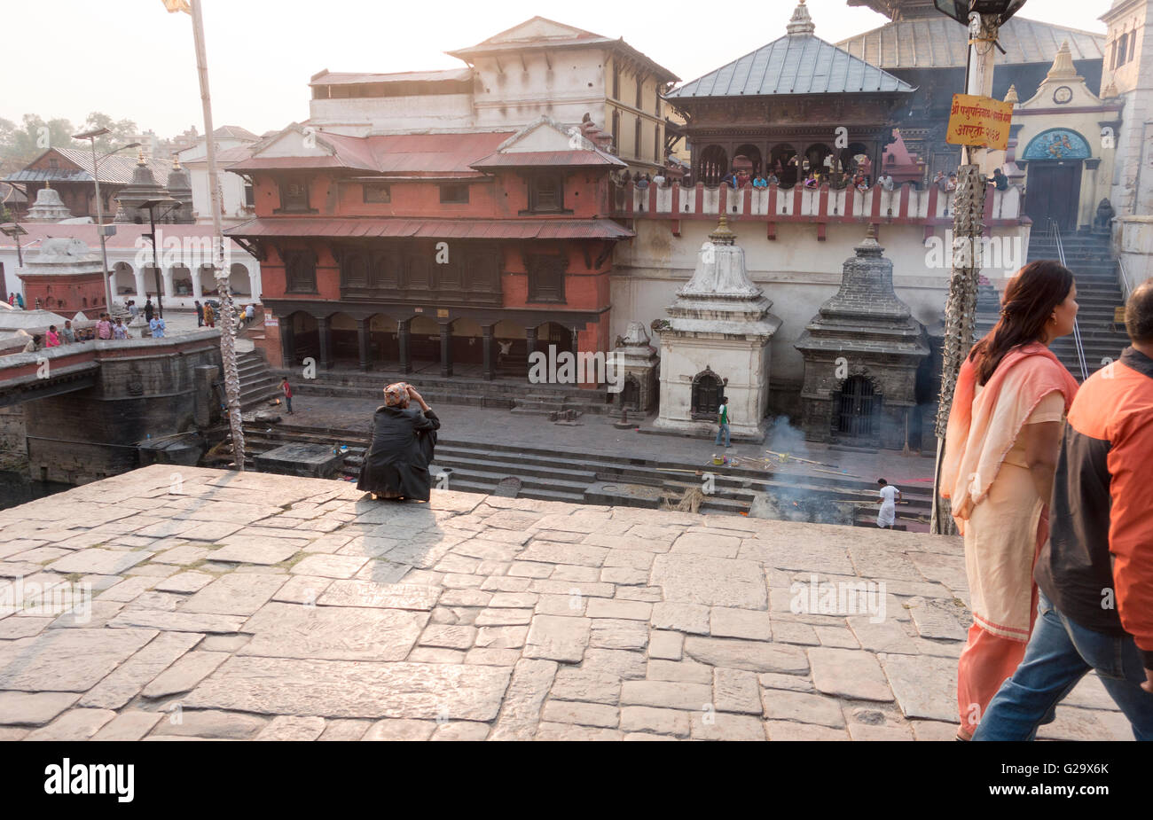 Tempio di Pashupatinath, sacro tempio indù, fiume Bagmati, Kathmandu, Nepal Foto Stock