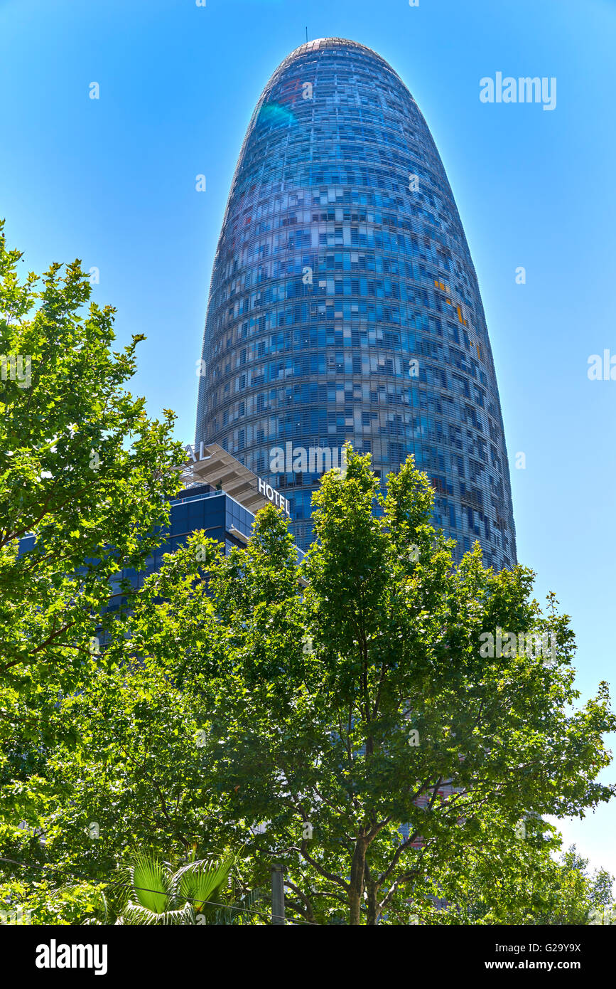 La Torre Agbar è un 38-storia / grattacielo Torre situata tra Avinguda Diagonal e Carrer Badajoz Foto Stock