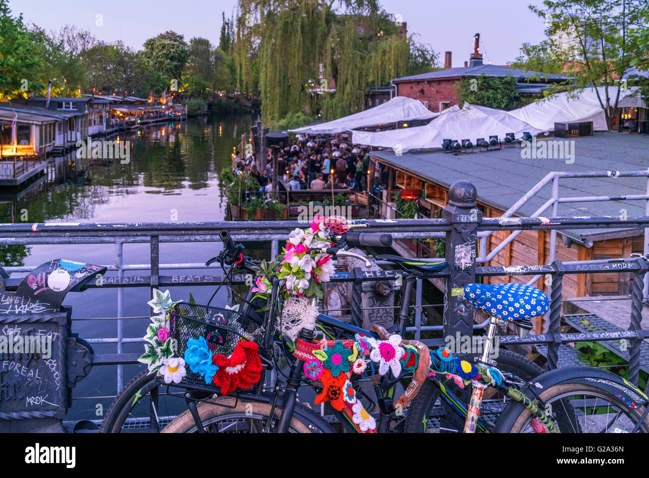 Club a Sprea Canal, Freischwimmer, Club der Visionaere, bar in spiaggia, Kreuzberg di Berlino Foto Stock