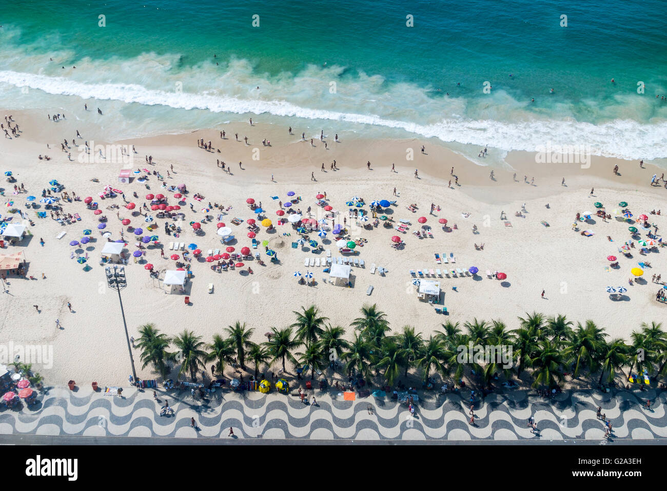 Il Brasile, Rio de Janeiro, vista dal di sopra della spiaggia di Copacabana Foto Stock