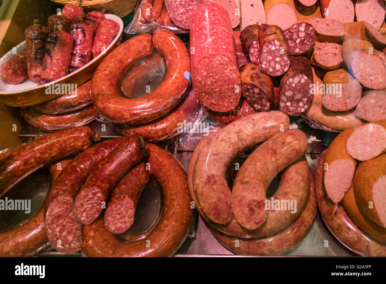 Aufschnitt, Feinkost, Salame, Mett, Supermarkt, Berlino, Deutschland, Foto Stock