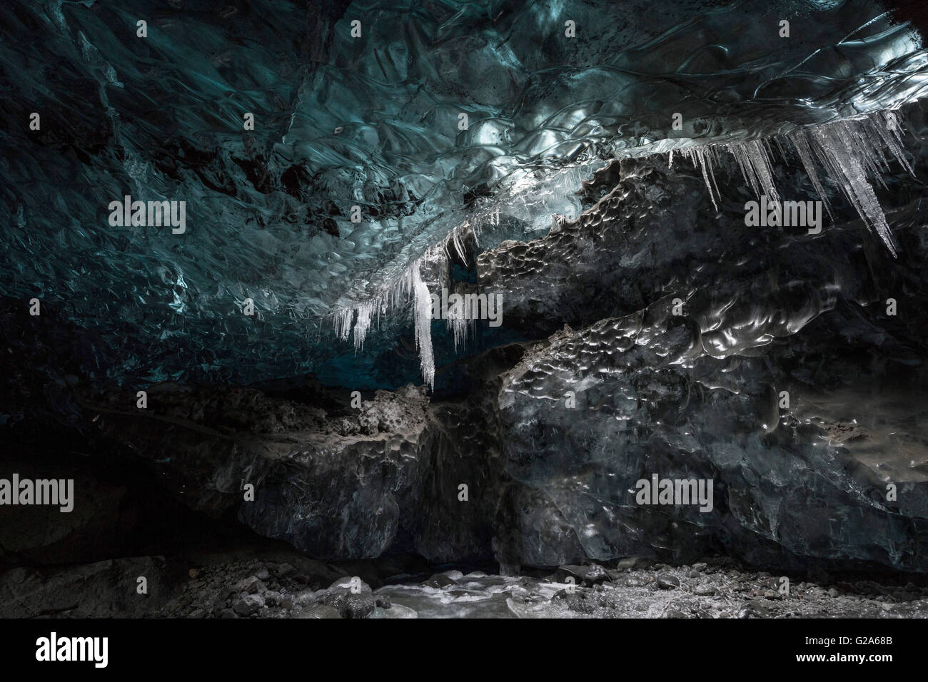 Grotta di ghiaccio sotto il Vatnajökull, Regione meridionale Islanda Foto Stock