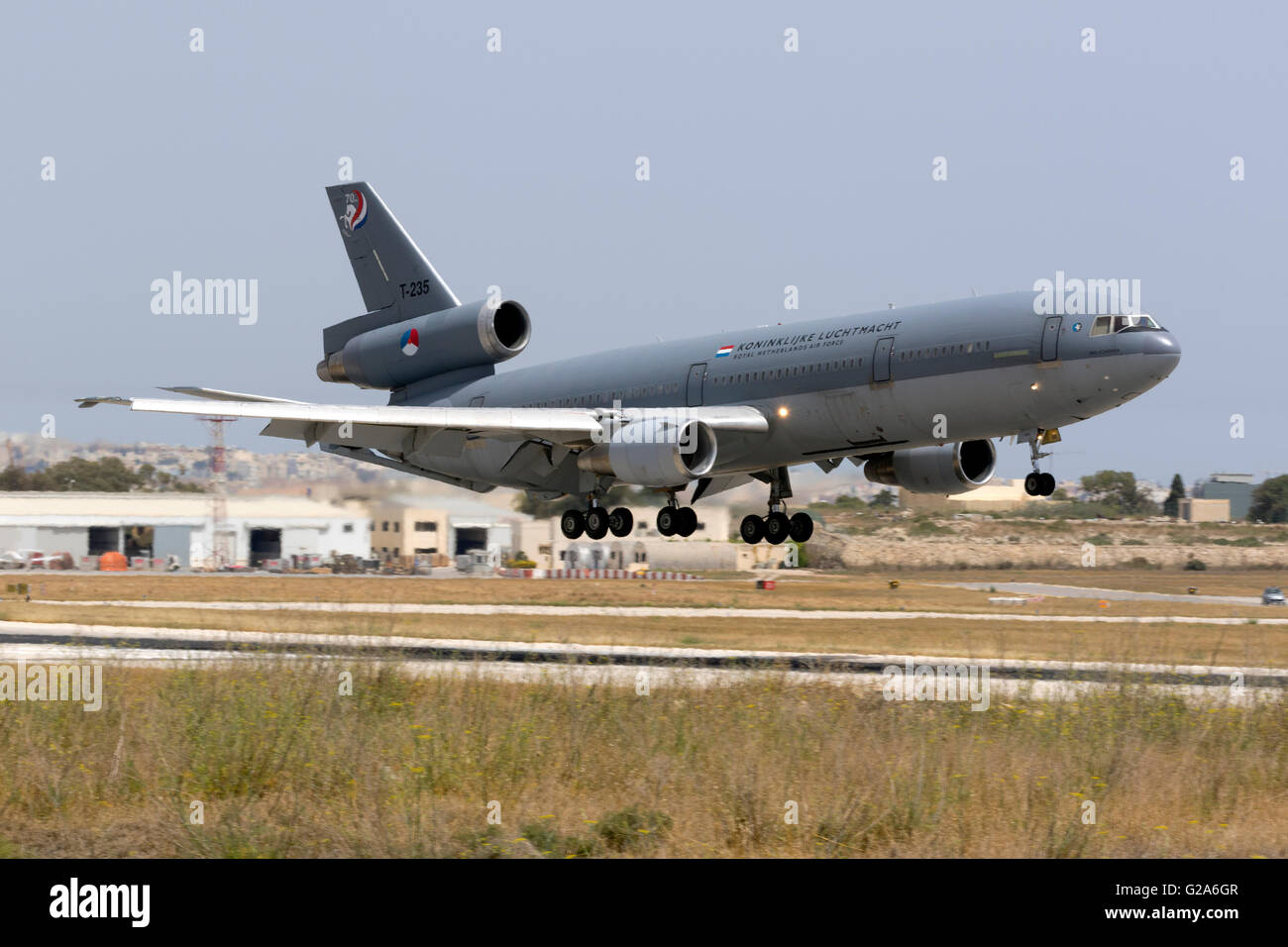 Royal Dutch Air Force McDonnell Douglas-10-30KDC CF [T-235] proveniente per atterrare sulla pista 13. Foto Stock