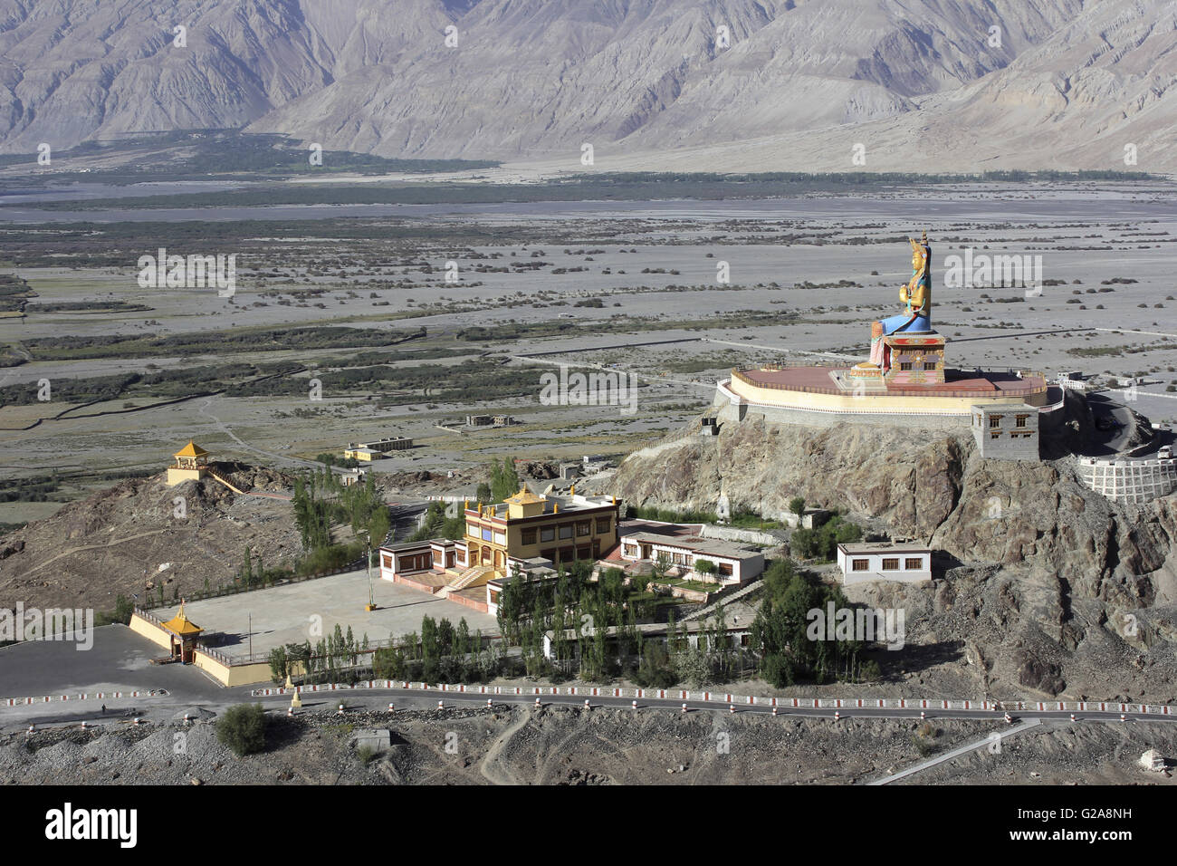 Diskit monastero o Diskit Gompa è la più antica e più grande monastero buddista. Valle di Nubra del Ladakh, India. Foto Stock