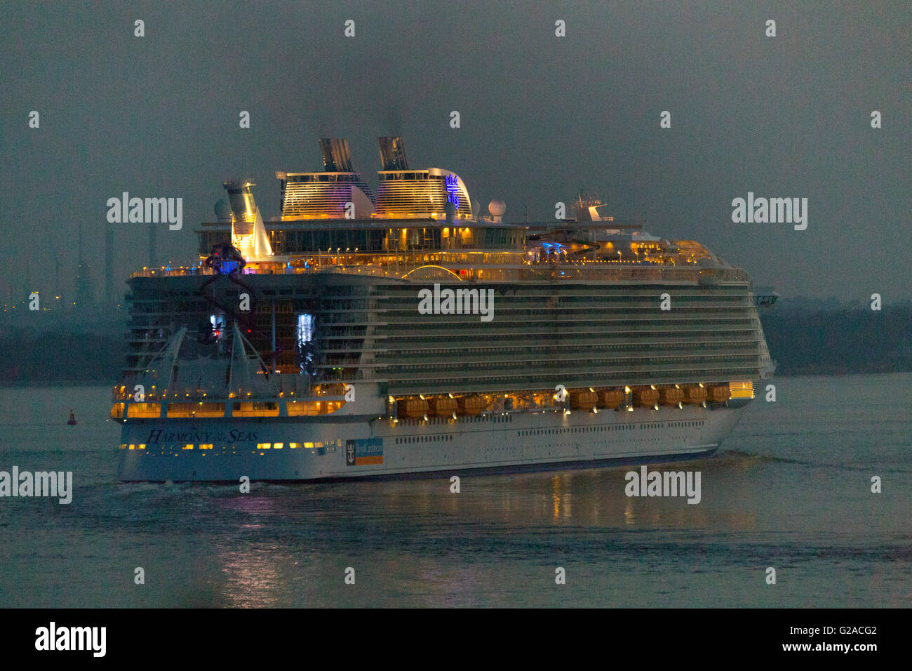L'inquinamento,l'armonia del mare, crociera, Il Solent, Regno Unito, Cowes, Southampton Hampshire Foto Stock