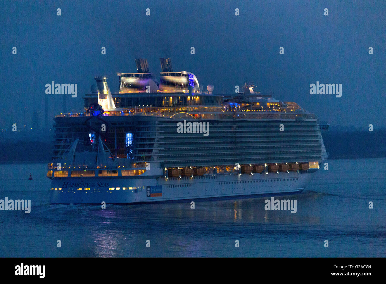 L'inquinamento,l'armonia del mare, crociera, Il Solent, Regno Unito, Cowes, Southampton Hampshire Foto Stock