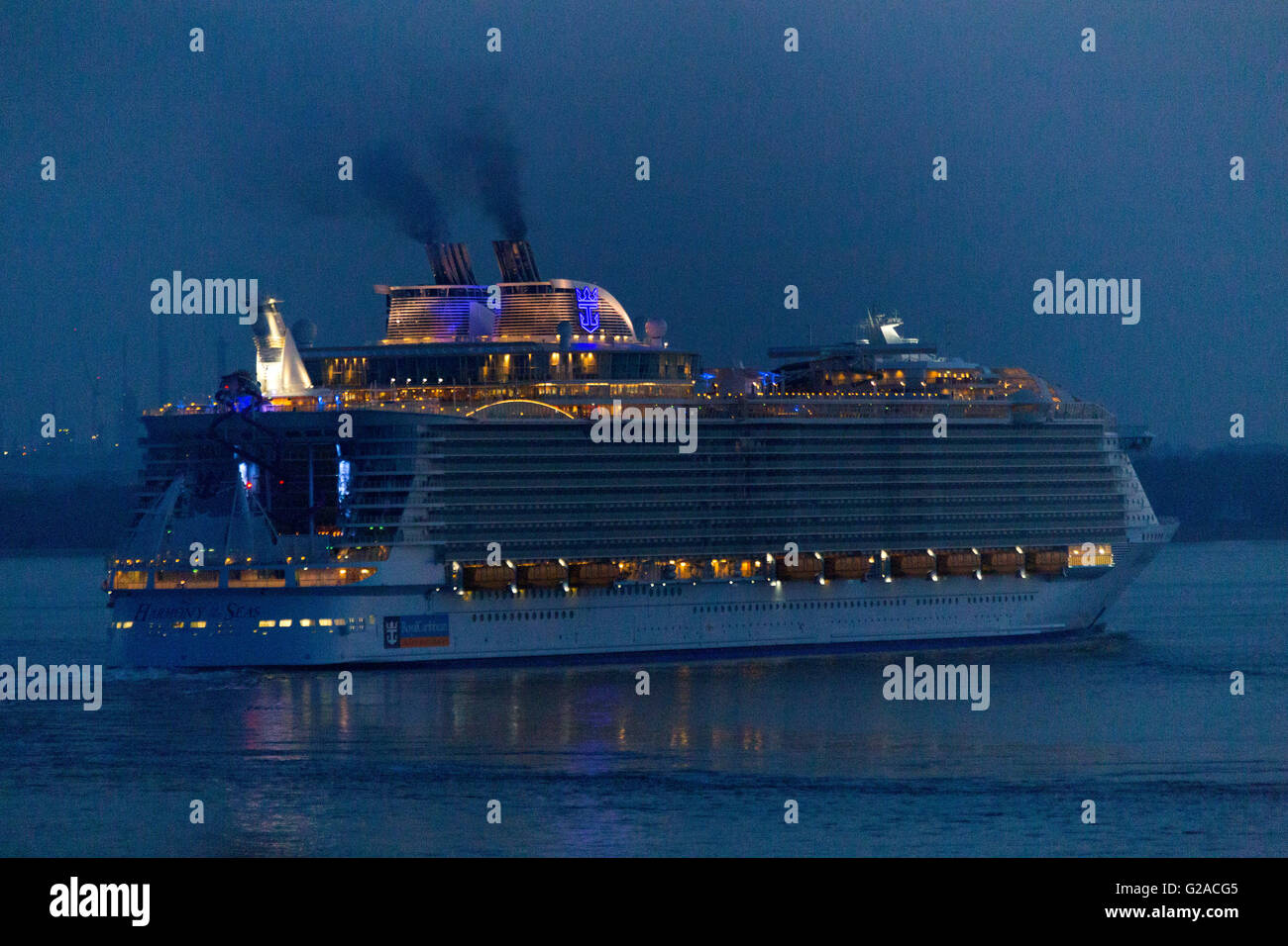 L'inquinamento,l'armonia del mare, crociera, Il Solent, Regno Unito, Cowes, Southampton Hampshire Foto Stock