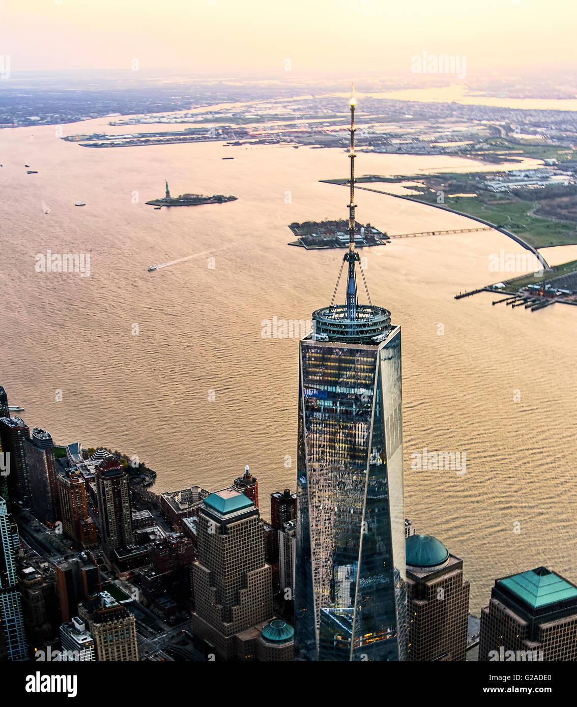 Vista aerea di One World Trade Center al crepuscolo Foto Stock