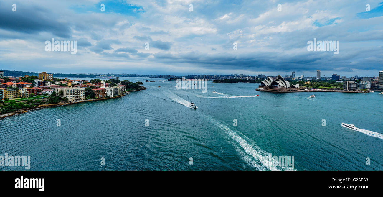 Vista aerea della Sydney Opera House il giorno nuvoloso Foto Stock