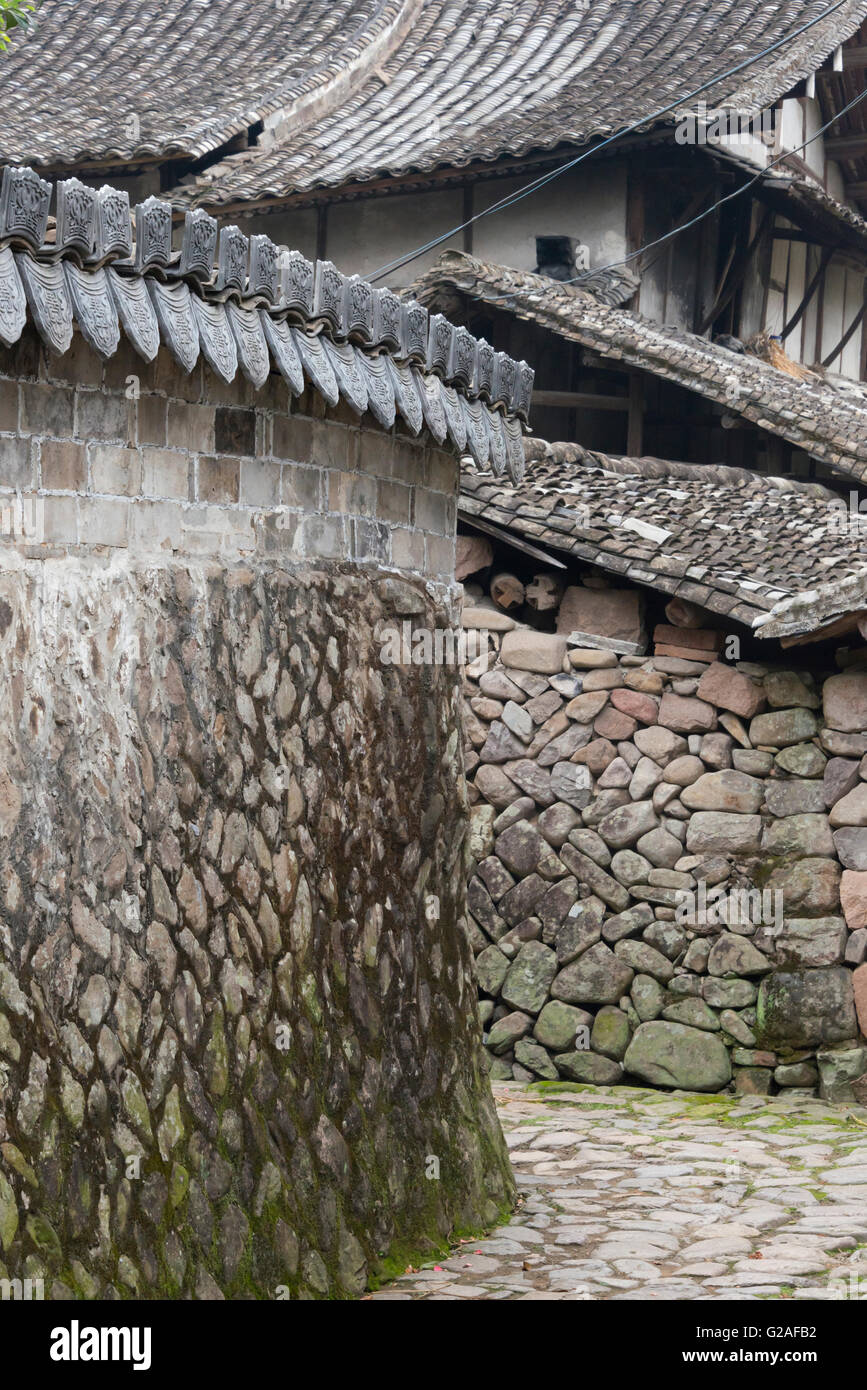 Vecchia casa e strada di ciottoli, Furong vecchio villaggio, nella provincia di Zhejiang, Cina Foto Stock