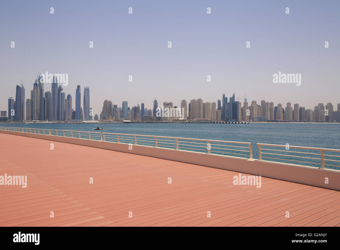 Cityscape di Dubai da Jumeirah Palm Foto Stock