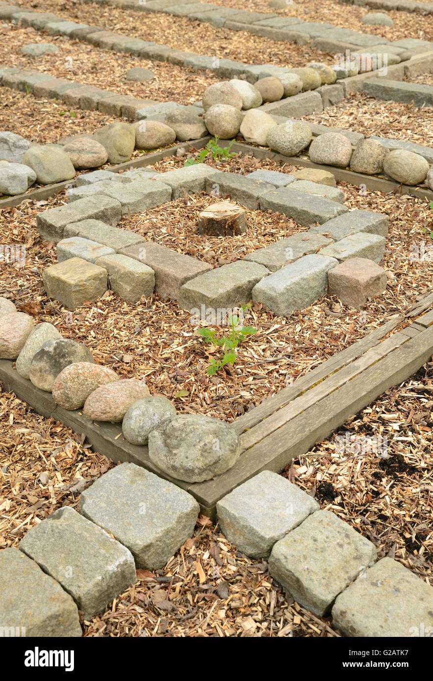 Pavimento di pietre piccole e trucioli di legno Foto Stock