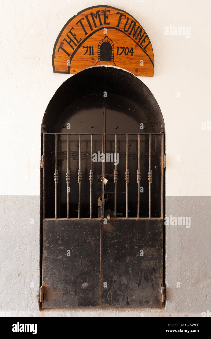 L ingresso del tunnel temporale, un esperienza della storia di Gibraltar, Gibilterra, Europa Foto Stock