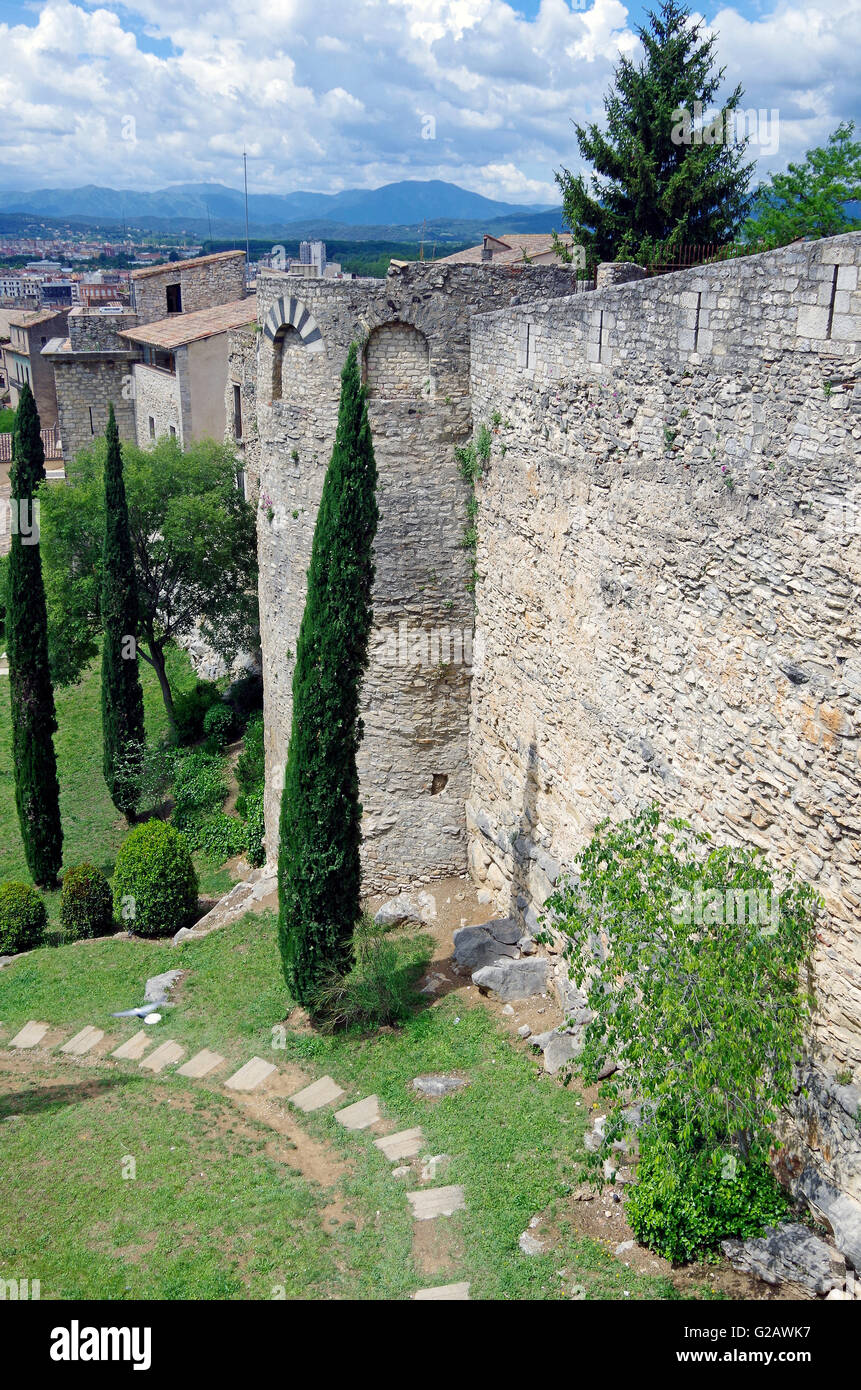 Girona, Spagna, antiche mura e fortificazioni Foto Stock