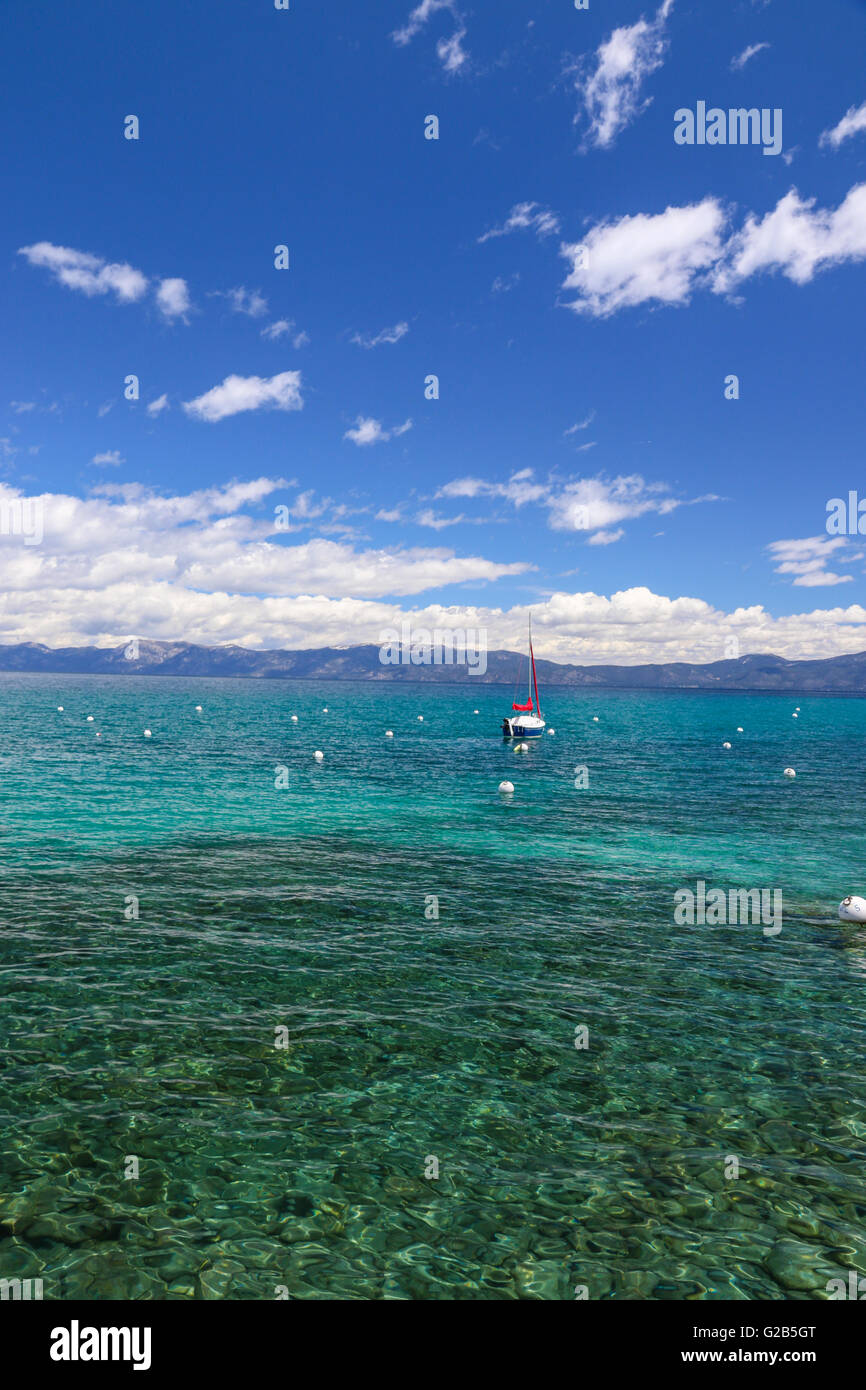 Il lago di vuoto a Lake Tahoe Foto Stock