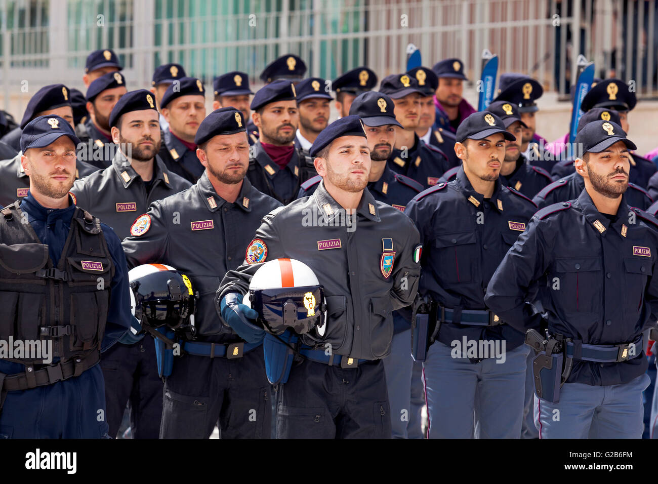 Roma, Italia - 25 Maggio 2016: reparti speciali della polizia di Stato italiana, distribuito durante le celebrazioni per il 164 Foto Stock