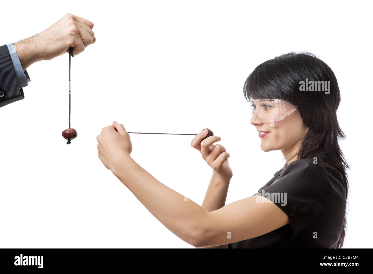 Studio shot di una femmina di business che indossa la riproduzione di protezione conkers Foto Stock