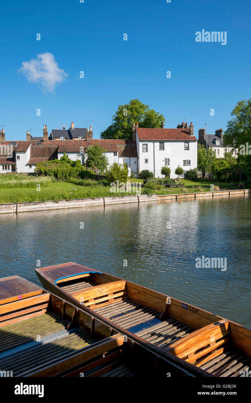 Sterline ormeggiate vicino Gesù verde sul fiume Cam in Cambridge Regno Unito Foto Stock