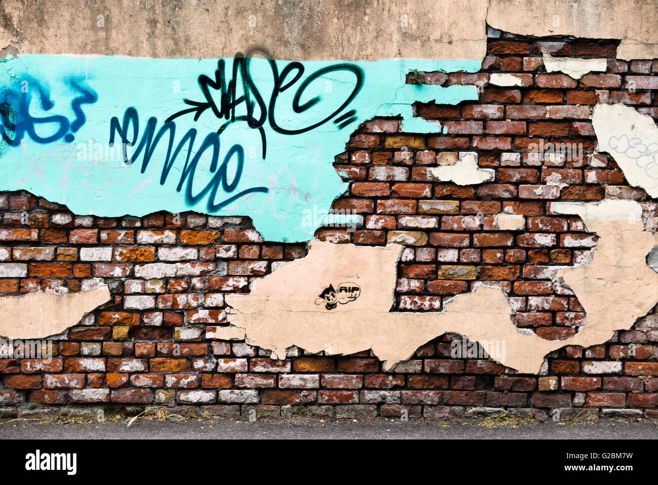 Muro esterno in Bedminster Bristol che mostra segni di degrado urbano Foto Stock