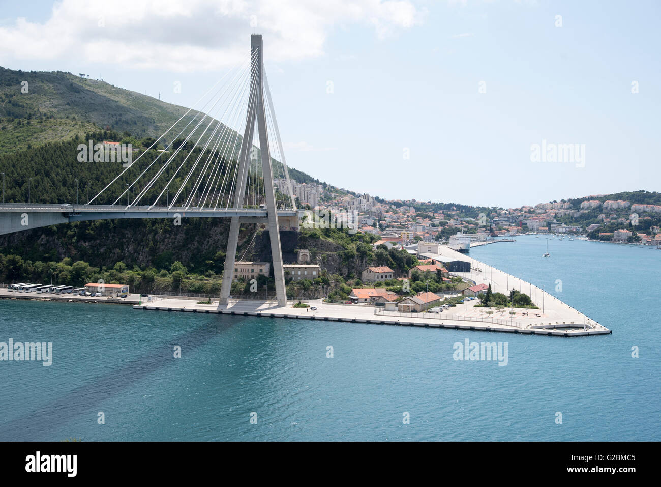 Il FRANJO TUDMAN BRIDGE Dubrovnik Croazia il misuratore 518 lungo cavo alloggiato sospensione ponte porta la D8 statale Foto Stock