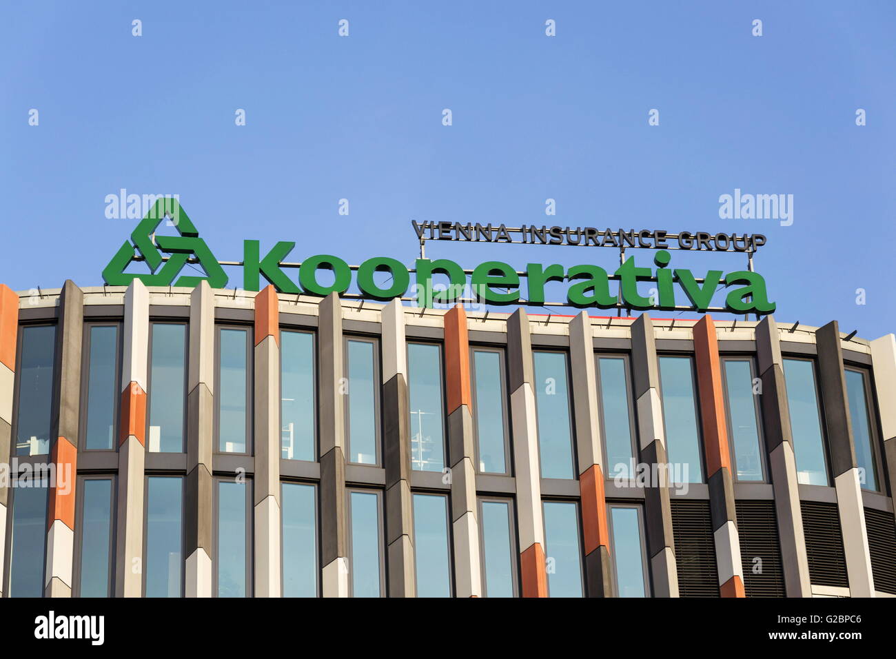 Praga, Repubblica Ceca - 31 Marzo: Kooperativa - Vienna Insurance Group logo sul punto principale Karlin edificio della testa ceca Foto Stock