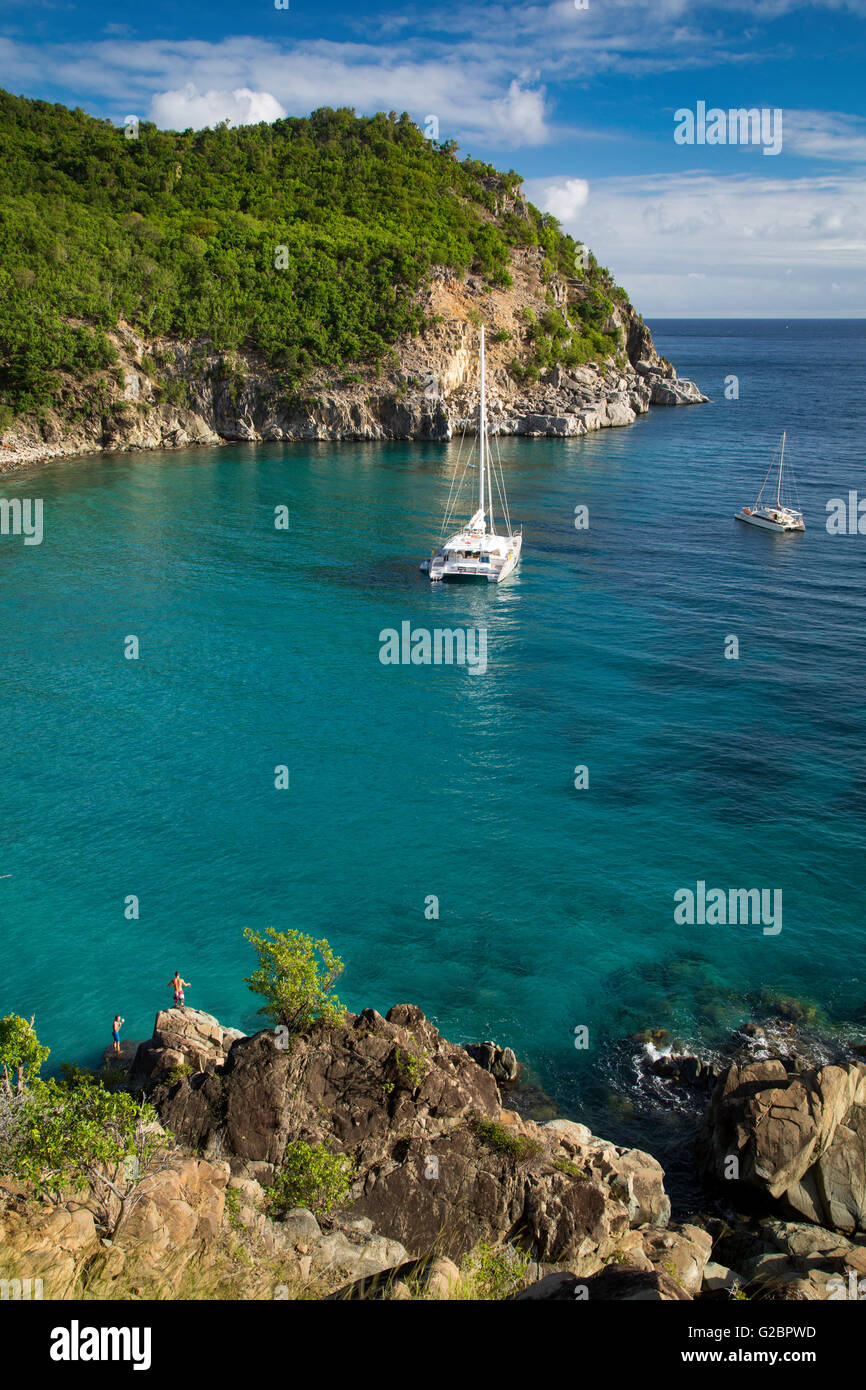 Barche ancorate al largo di Shell Beach in Gustavia, St Barths, French West Indies Foto Stock