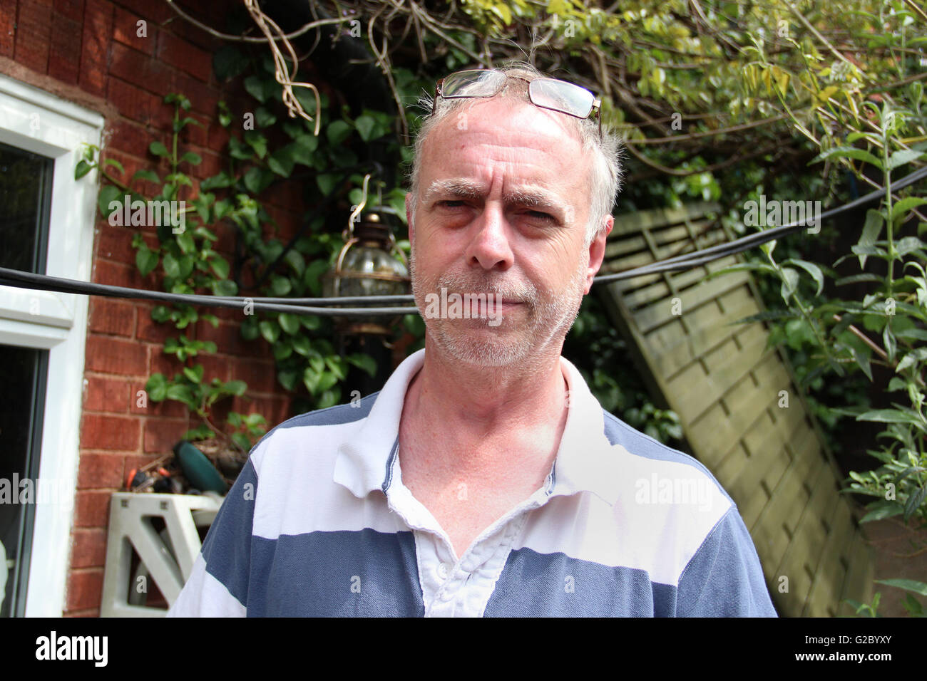 Paul Rowlands nella sua casa di lisciva, vicino a Stourbridge, West Midlands, suo padre Giovanni era stato ucciso nell'esplosione al Mulberry Bush pub, detto il Pub di Birmingham bombardamenti aveva lasciato un "vuoto" nella sua vita e che ha chiamato per nuove inchieste per essere aperto in modo che le sue domande può essere risolta. Foto Stock