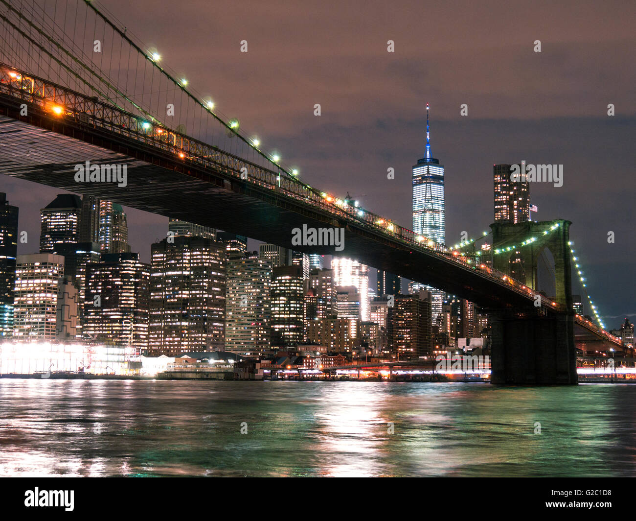 Ponte di Brooklyn con WTC di notte Foto Stock