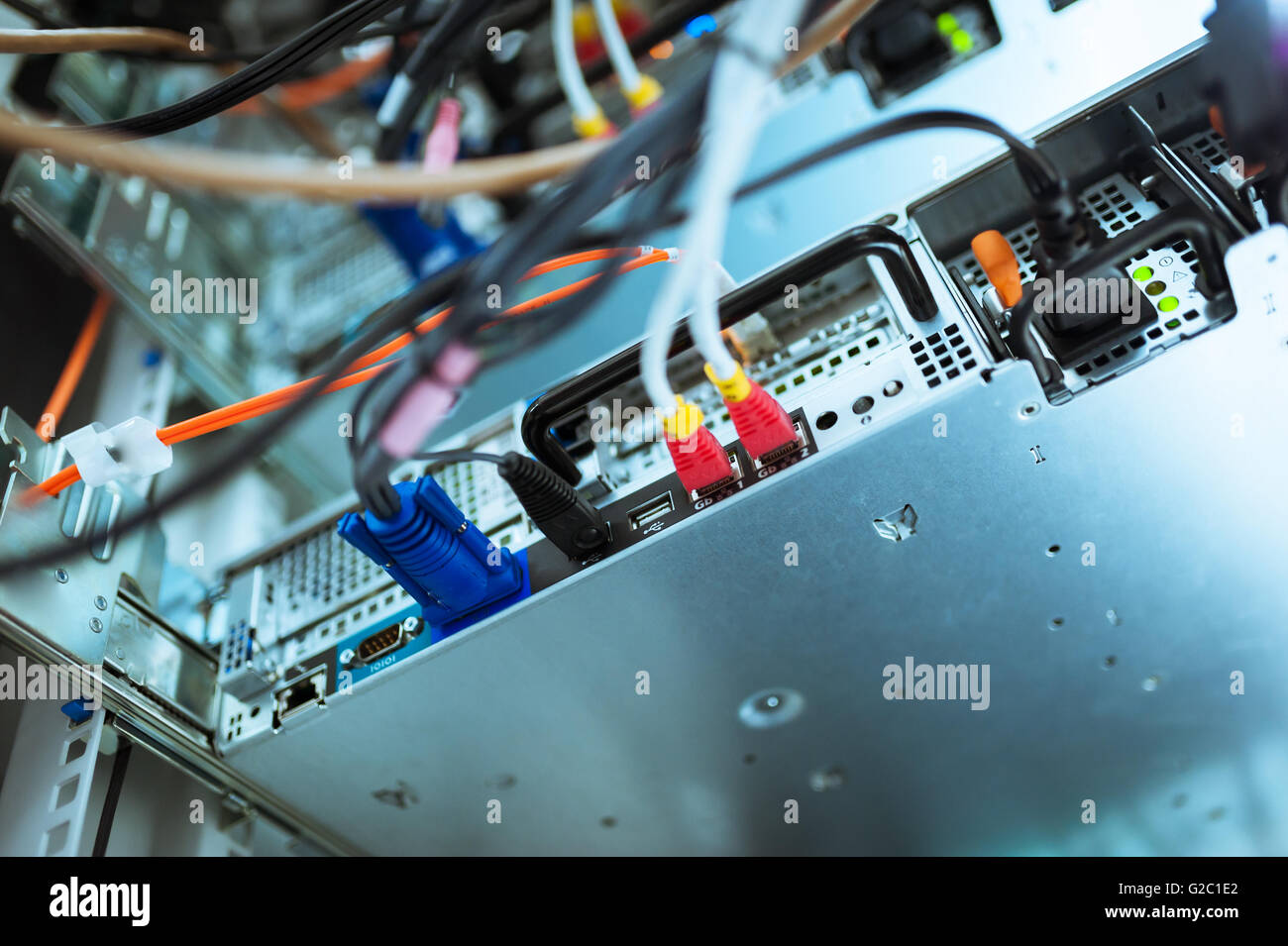 Un cavo LAN in camera di rete dept di campo technic . Foto Stock