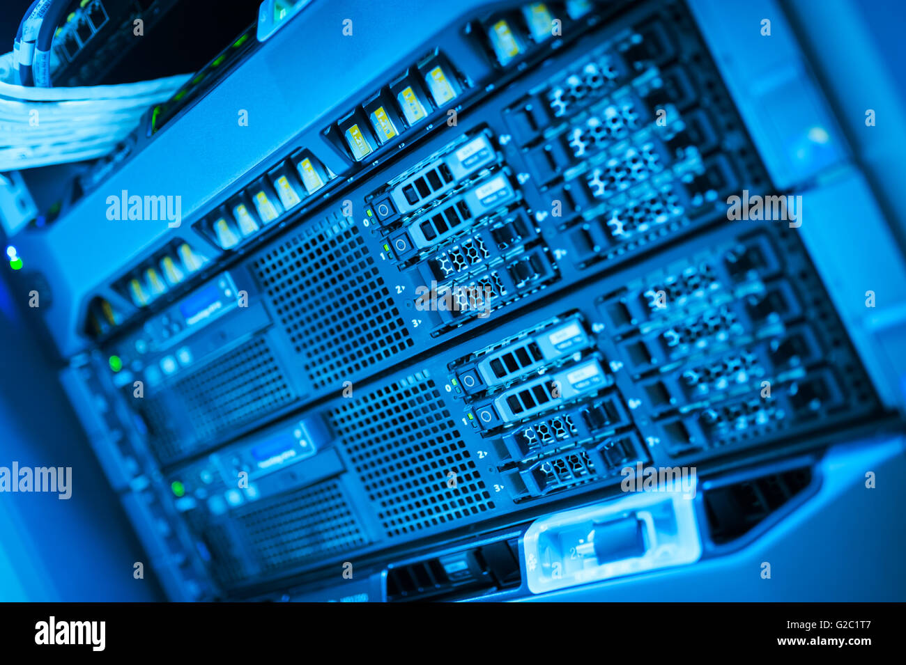 I server di rete in sala dati camera interna . Foto Stock