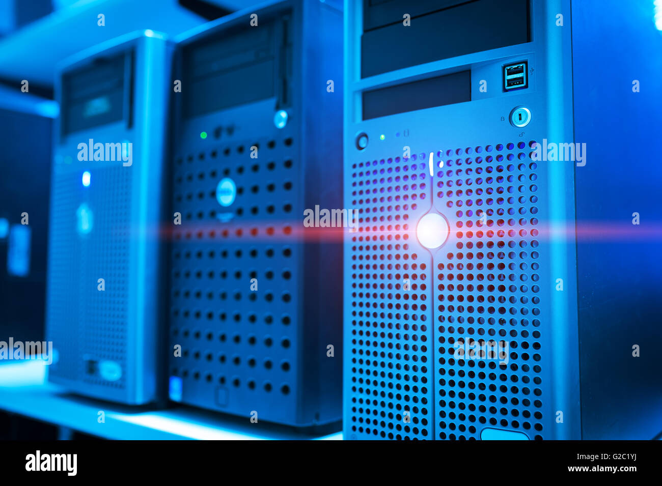 I server di rete in sala dati camera interna . Foto Stock