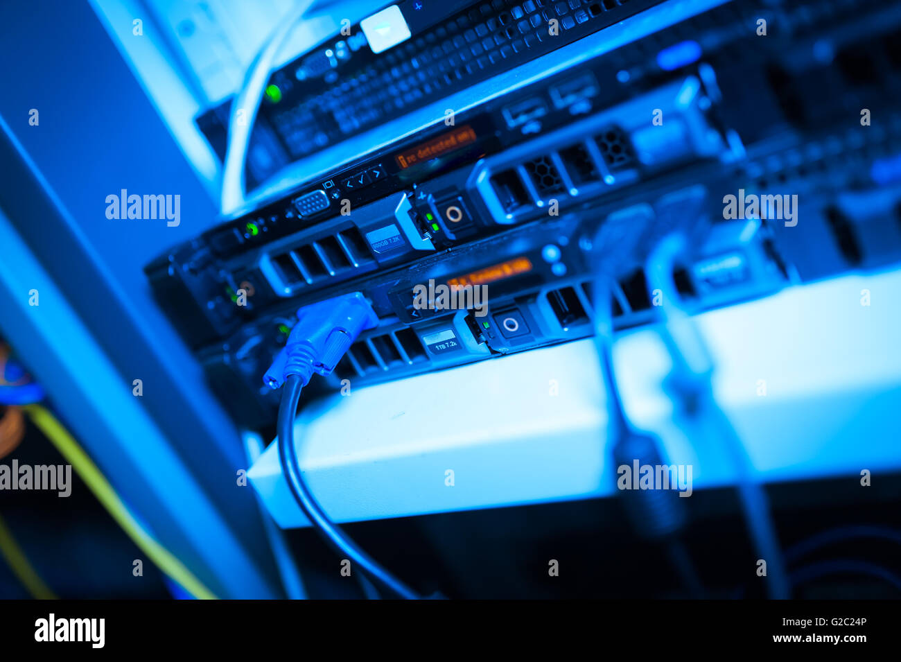 I server di rete in sala dati camera interna . Foto Stock