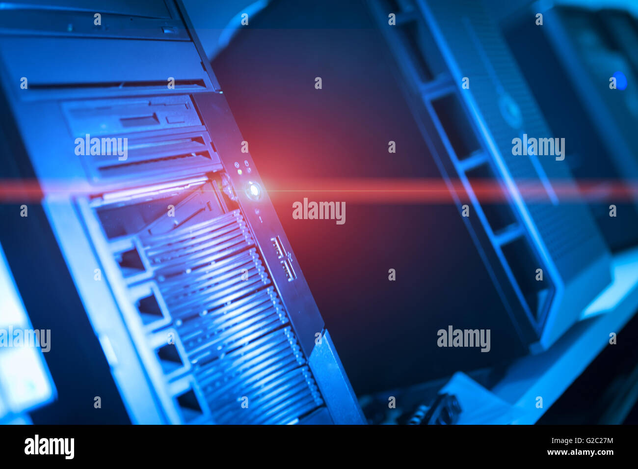 I server di rete in sala dati camera interna . Foto Stock