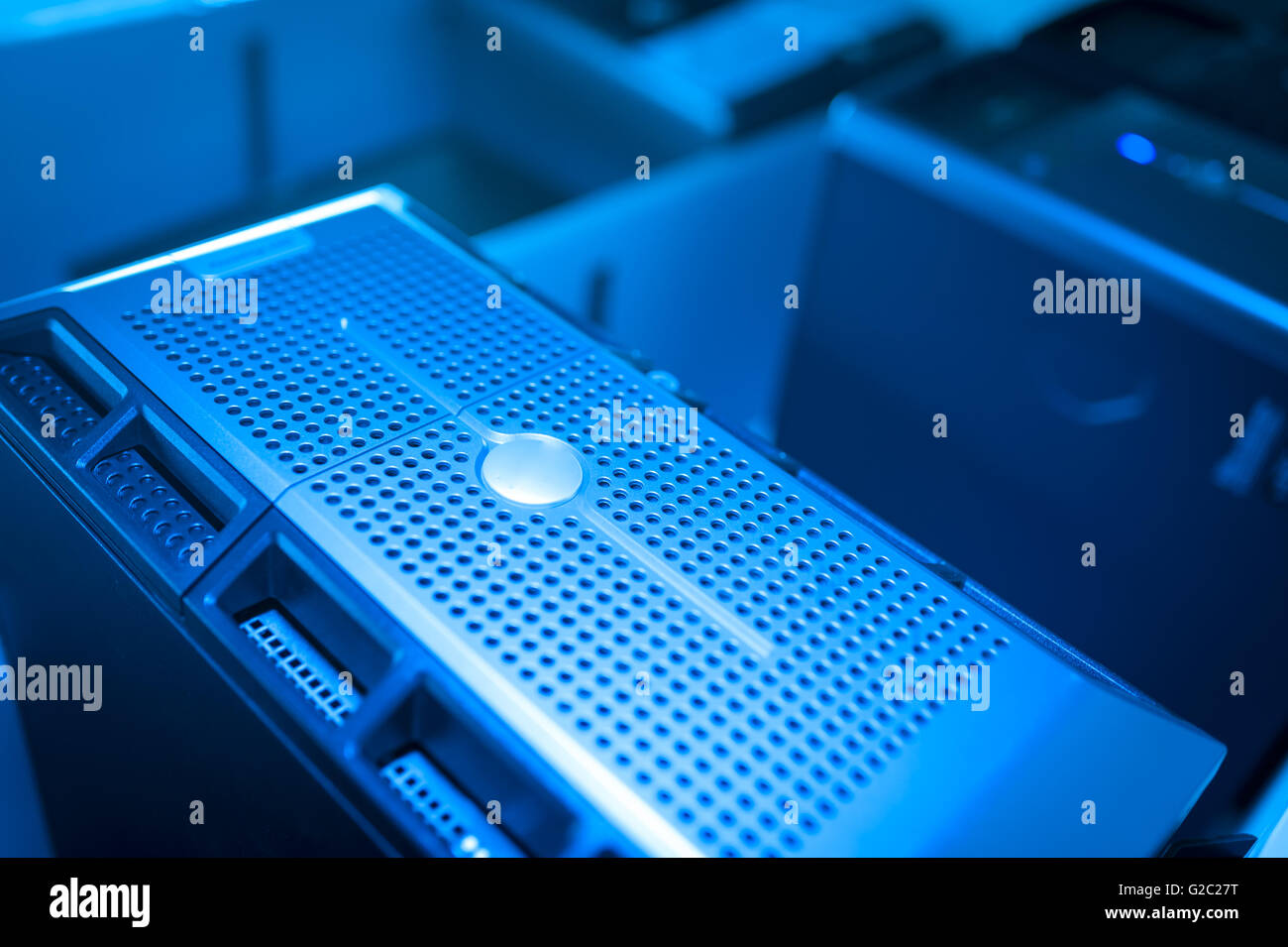 I server di rete in sala dati camera interna . Foto Stock