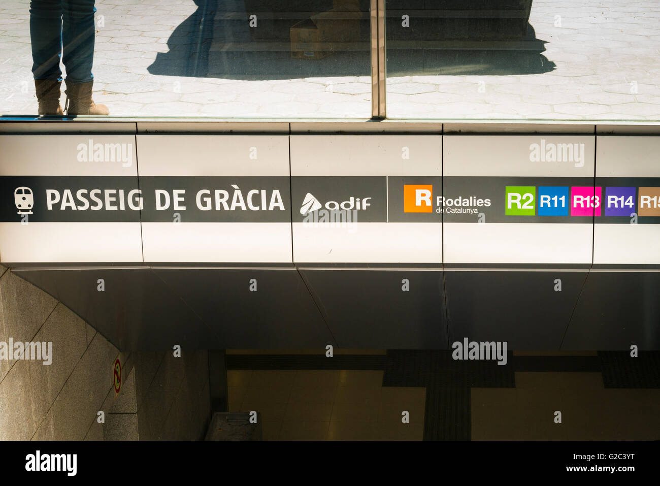 Spagna Catalogna Barcellona Eixample Passeig de Gracia la metropolitana stazione della metropolitana entrata segno segni scena Foto Stock
