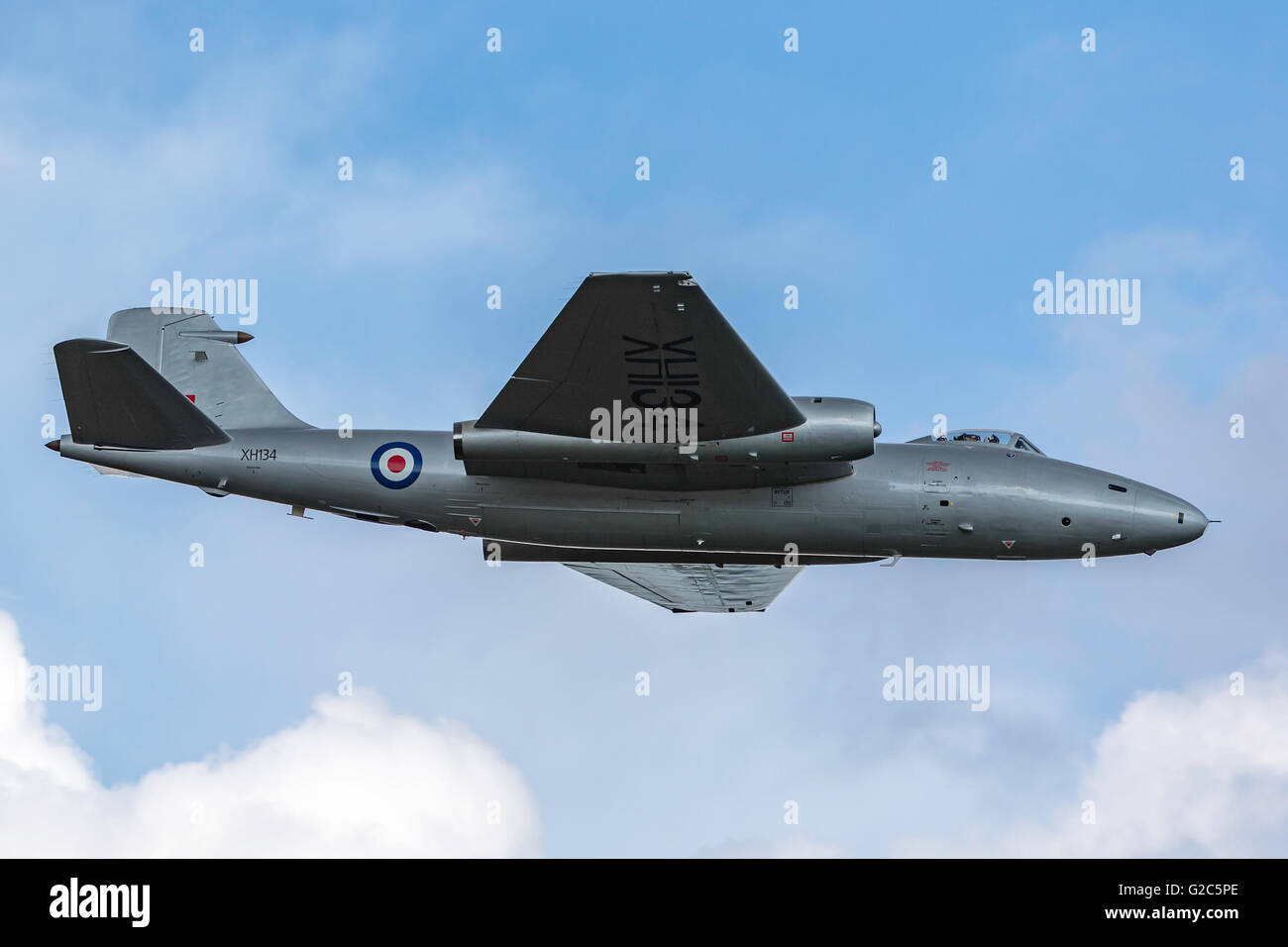 English Electric Canberra PR.9 G-OMHD azionato da Midair Squadron visualizzazione presso la RAF airshow Waddington. Foto Stock