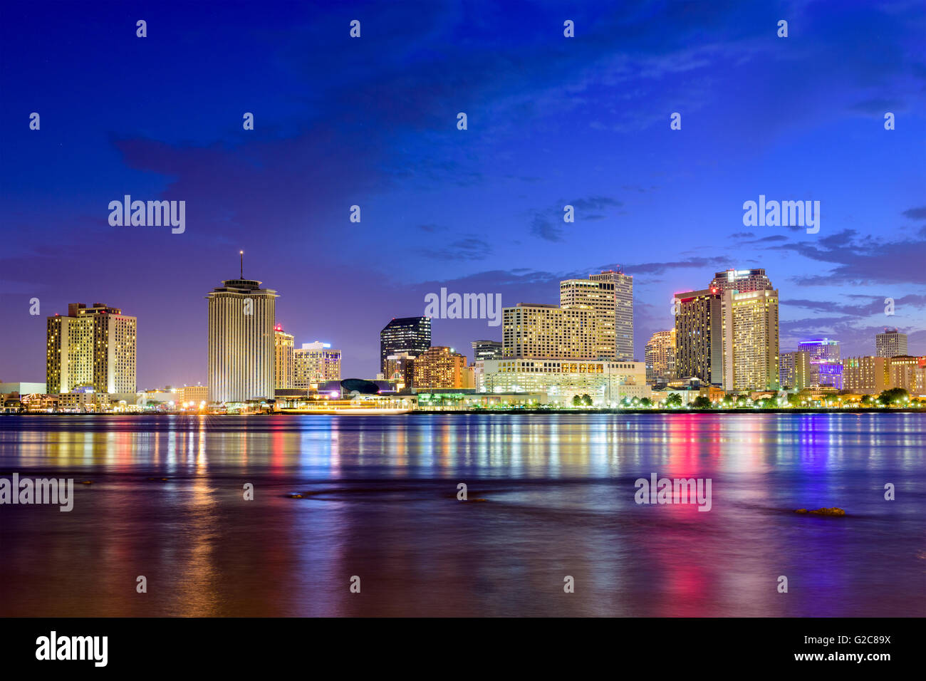 New Orleans, Louisiana, Stati Uniti d'America skyline sul fiume Mississippi. Foto Stock