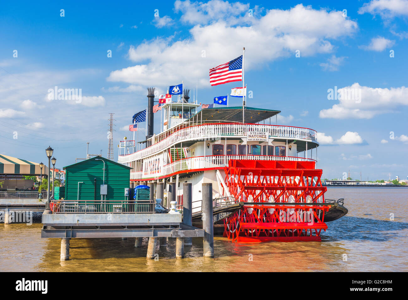 NEW ORLEANS, LOUISIANA - 10 Maggio 2016: Il Battello a Vapore Natchez sul fiume Mississippi. Foto Stock