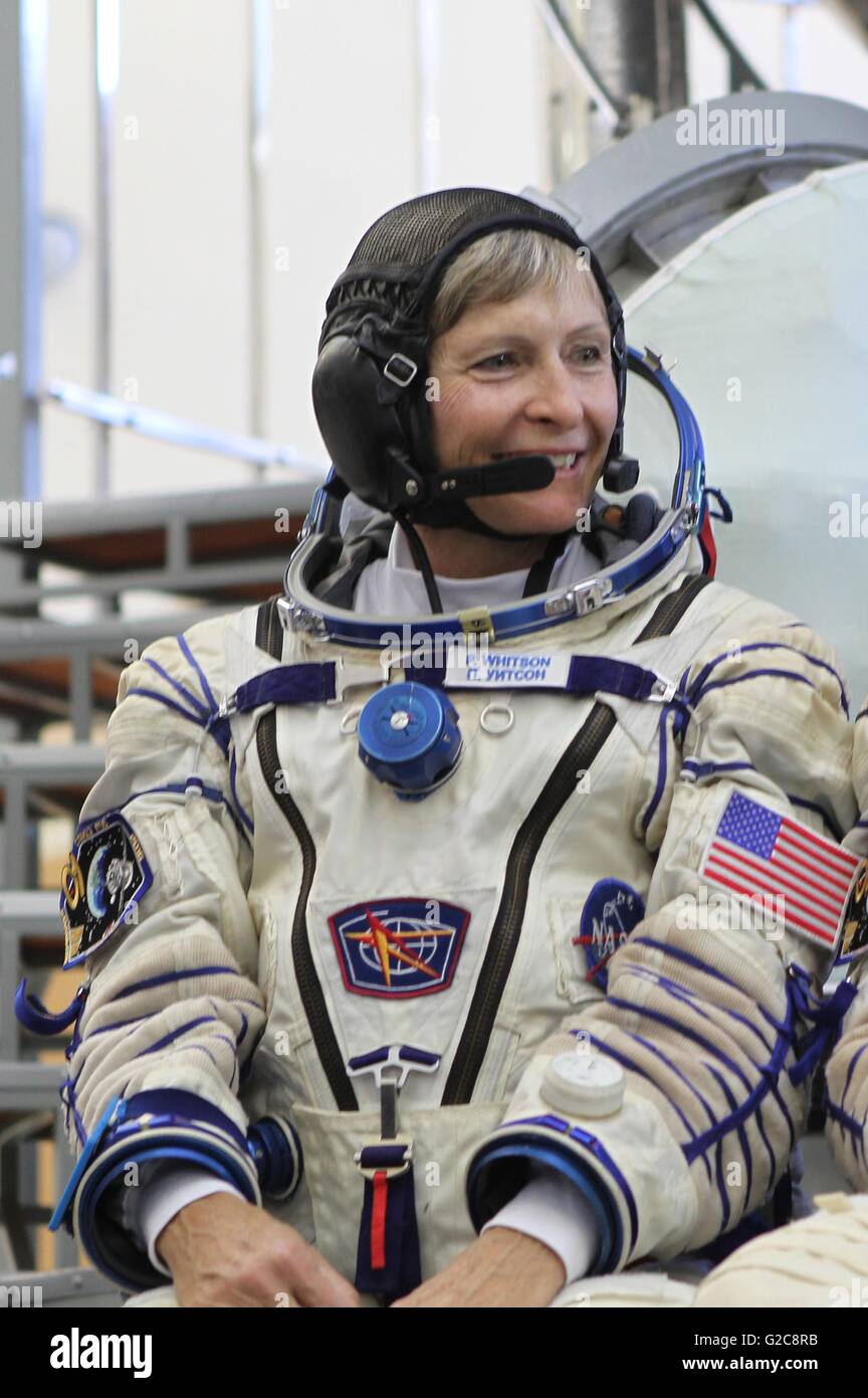 Stazione Spaziale Internazionale Expedition 48 equipaggio di riserva degli stati astronauta della NASA Peggy Whitson in tuta di lancio al Gagarin Cosmonaut Training Center 26 maggio 2016 nella città delle stelle, Russia. Foto Stock