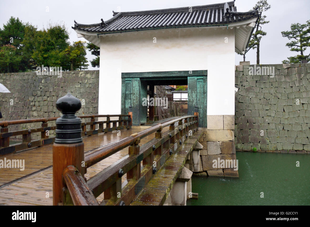 Il Castello di Nijo, Fossato interno & Gate al Palazzo Honmaru Foto Stock