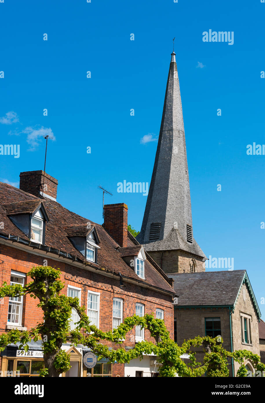 La guglia ritorto della chiesa di St Mary Cleobury Mortimer, south Shropshire, Inghilterra, Regno Unito. Foto Stock