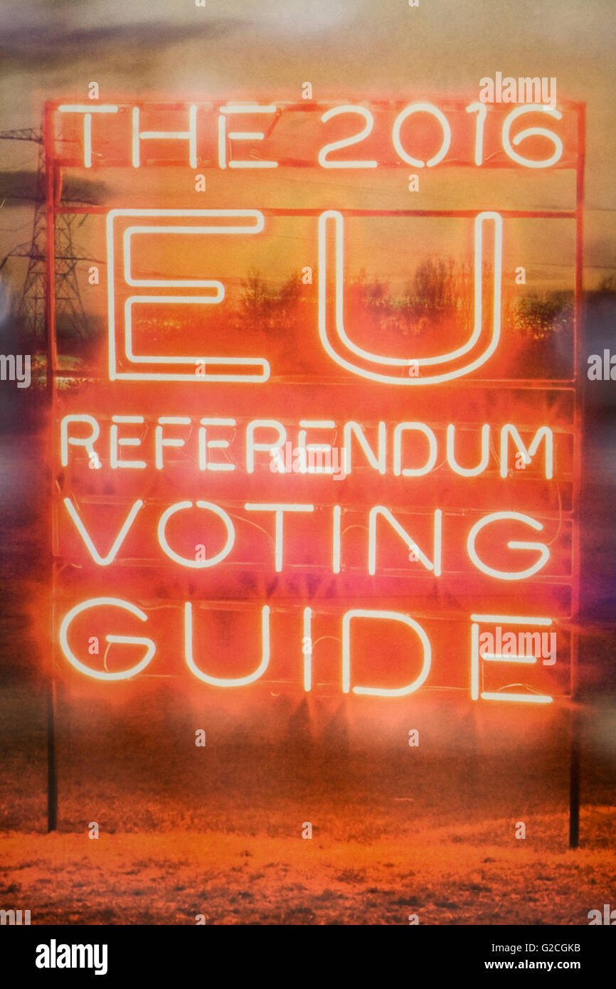 Neon Referendum UE voto informazioni di guida Foto Stock