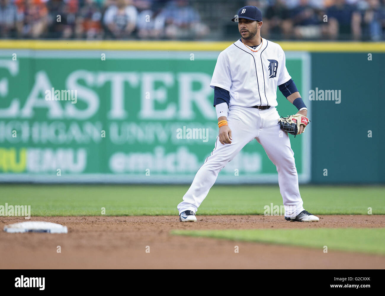 Detroit, Michigan, Stati Uniti d'America. Xxiv Maggio, 2016. Detroit Tigers infielder Mike Aviles (14) durante la MLB azione di gioco tra i Philadelphia Phillies e Detroit Tigers al Comerica Park di Detroit, Michigan. Le tigri hanno sconfitto il Phillies 3-1. John Mersits/CSM/Alamy Live News Foto Stock