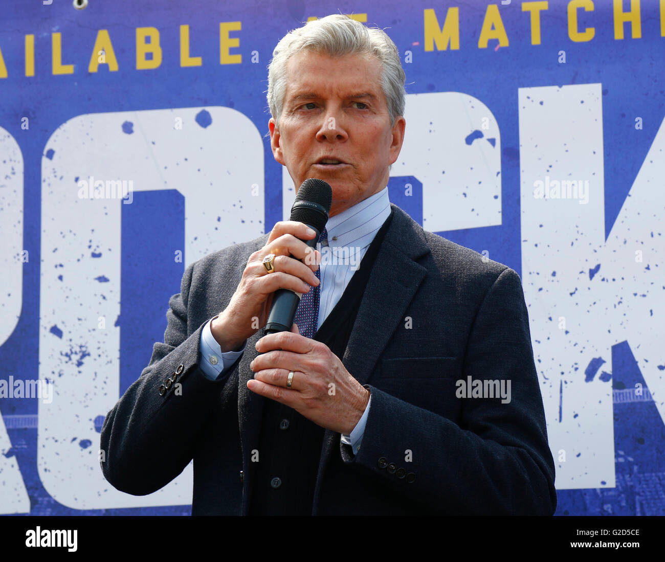 Liverpool One Shopping Centre, Liverpool, Regno Unito. 28 Maggio, 2016. La WBC Titolo Cruiserweight Pesare a. Tony Bellew versus Ilunga Makabu. Il leggendario US ring annunciatore Michael Buffer introduce i combattenti a pesare in oggi. Credito: Azione Sport Plus/Alamy Live News Foto Stock