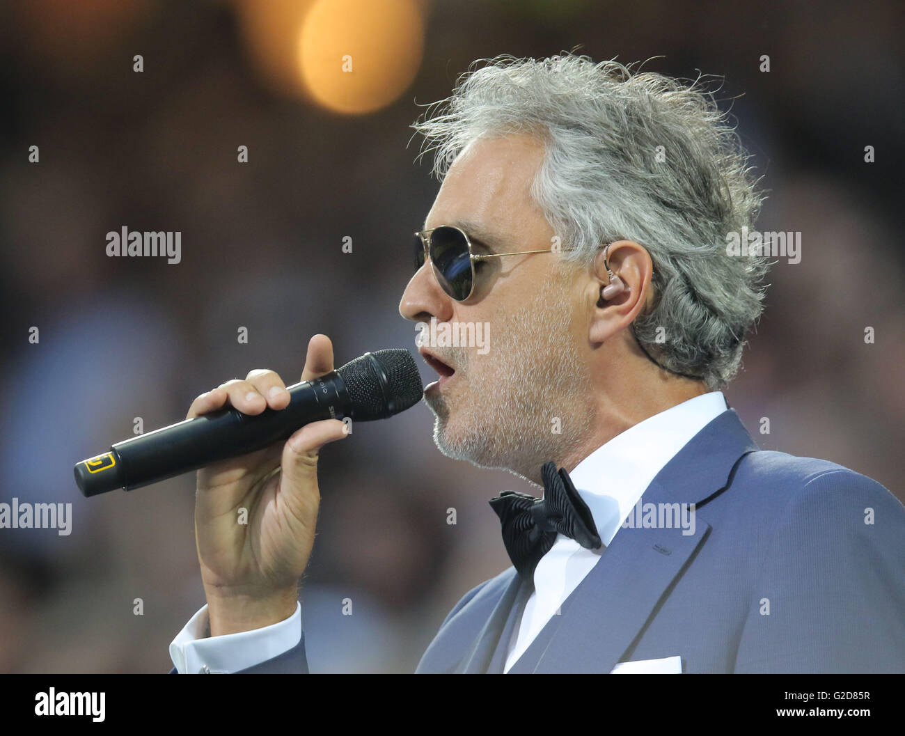 Milano, Italia. 28 Maggio, 2016. Milano, Italia. 28 Maggio, 2016. Andrea Bocelli REAL MADRID - atletico madrid Fussball UEFA Champions League, finale, Milano, Italia, Giugno 28th, 2016 CL Saison 2015/2016 Credito: Peter Schatz/Alamy Live News Foto Stock