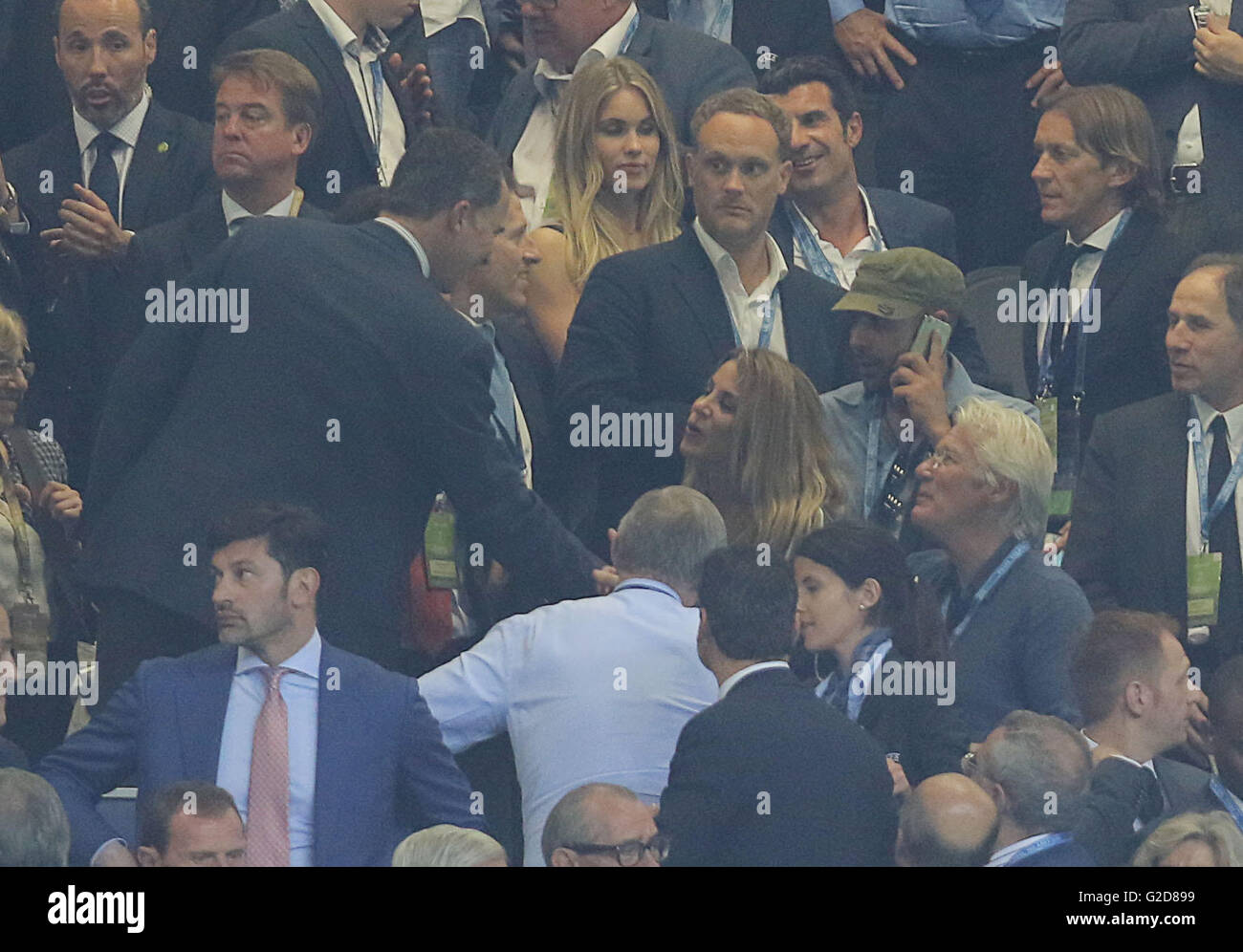 Milano, Italia. 28 Maggio, 2016. Koenig Felipe von Spanien begruesst Schauspieler Richard Gere mit Partnerin Alejandra Silva REAL MADRID - atletico madrid Fussball UEFA Champions League, finale, Milano, Italia, Giugno 28th, 2016 CL Saison 2015/2016 Credito: Peter Schatz/Alamy Live News Foto Stock