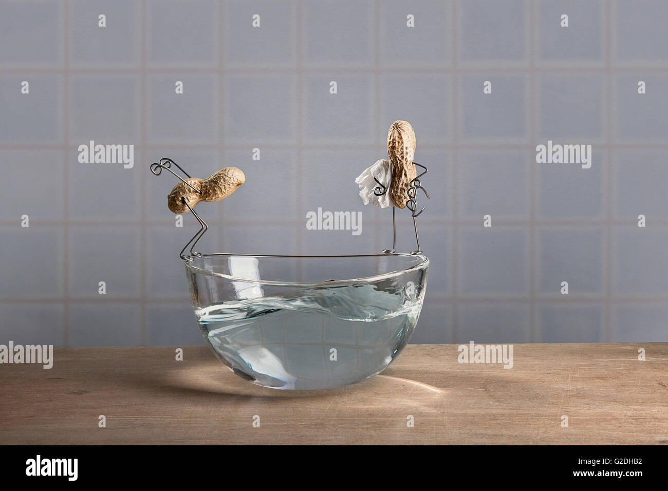 Cose semplici serie - Due Noccioline di andare a nuotare Foto Stock