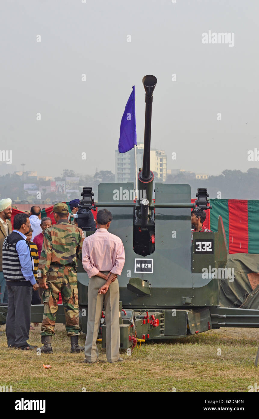 Bofors L-70 40 mm pistola di difesa contraerea, esercito indiano, visualizzato su Vijay Divas celebrazioni, Calcutta, West Bengal, India Foto Stock