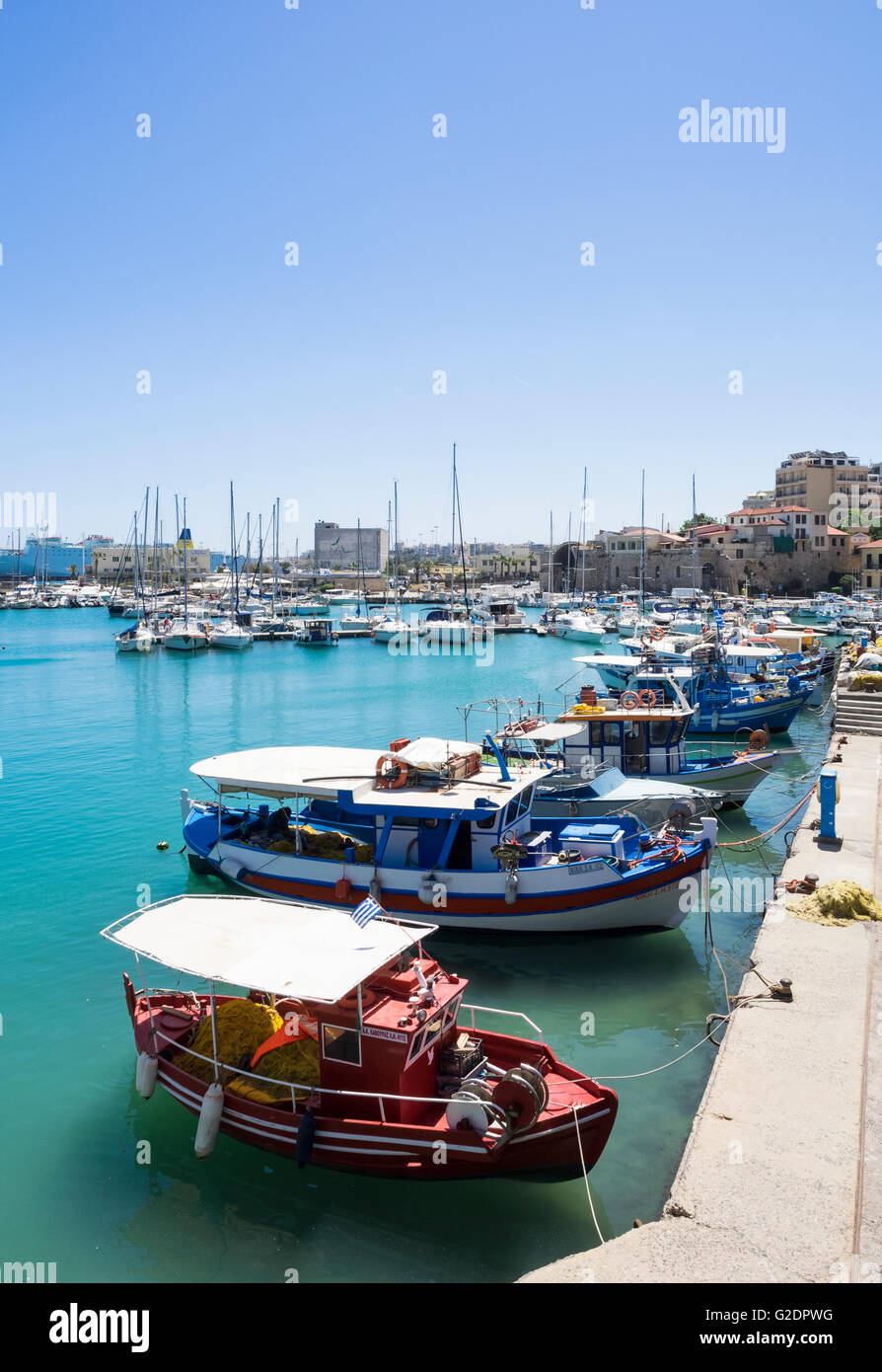 Barche da pesca in Heraklion Foto Stock